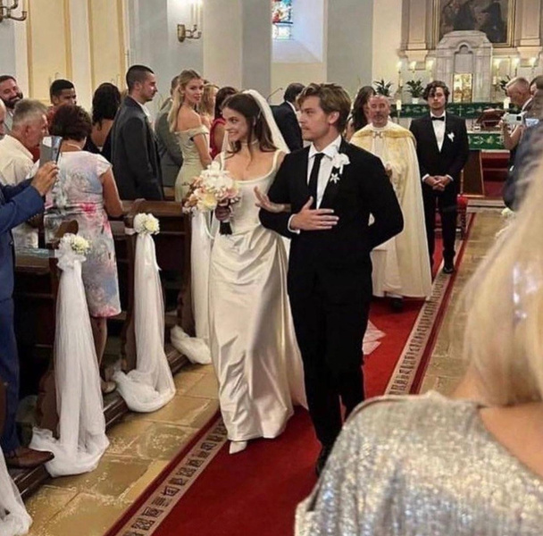 «Ангел» Victoria’s Secret Барбара Палвин и актер Дилан Спроус поженились
