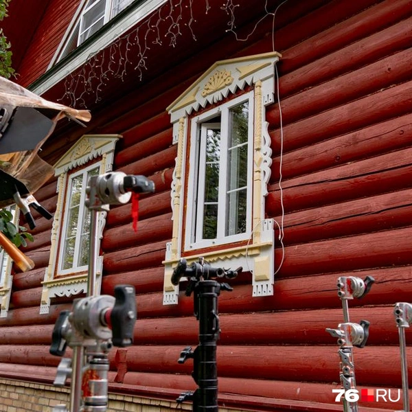 На фото — дом, в котором проходили съемки | Источник: Кирилл Поверинов / 76.RU