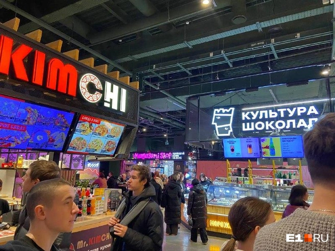 Видимо, после киносеансов все забегают сюда, чтобы перекусить | Источник: Елизавета Алинтас / E1.RU