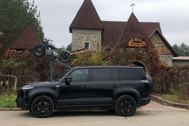 Rox 01 — один из моих фаворитов: просторный, комфортный, быстрый. Гибридная силовая установка состоит из 1,5-литрового бензинового мотора (152 л. с.), двух электромоторов (476 л. с.) и батареи емкостью 56 кВт·ч | Источник: Артем Краснов