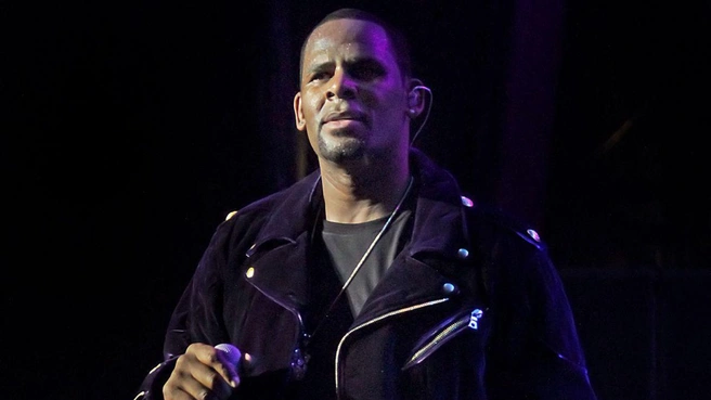 R. Kelly снял на видео, как насилует Ландфейр, когда ей было 14 лет. | Источник: MEGA
