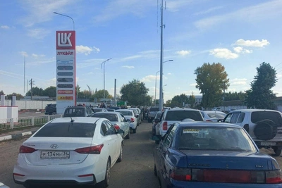 Урюпинцы стояли в очереди за бензином 12 часов