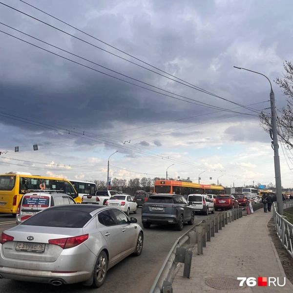 Огромная пробка образовалась на Московском проспекте | Источник: читатель 76.RU
