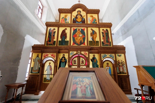 Даже в корпусе, где живут дети, тоже есть алтарь и место для богослужений. Пока там идет ремонт | Источник: Ирина Шарова / 72.RU