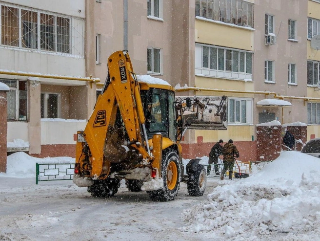 На некоторых улицах дорожная техника успешно справлялась с уборкой снега. | Источник: Наталья Бурухина / NN.RU