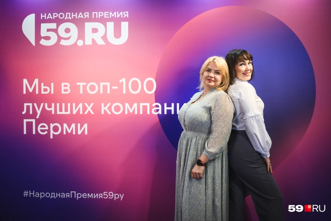 Обаятельные девушки из турагентства «Лагуна» | Источник: Андрей Чунтомов