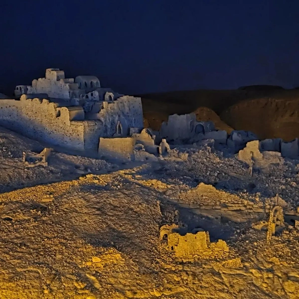 «Городок хоббитов» и подземный дом на 8 семей в пустыне: россиянин рассказал, зачем стоит лететь в Ливию