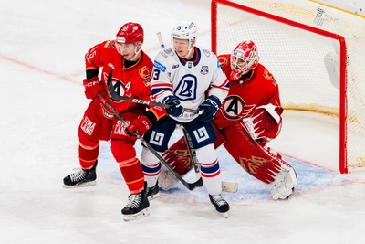 Хоккеисты устроили потасовку во время матча в Екатеринбурге