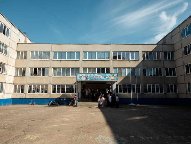 Школа расположена в Заволжском районе Ярославля | Источник: Александр Куренной / 76.RU