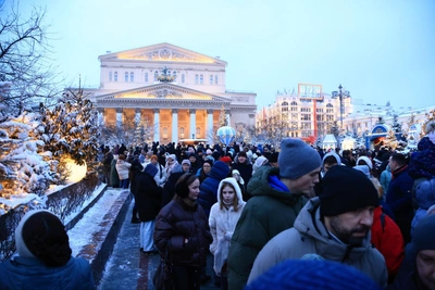 Давка в центре Москвы: Манежная перекрыта, у метро толпы