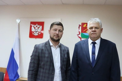 В Гайском и Ясненском округах переизбрали глав