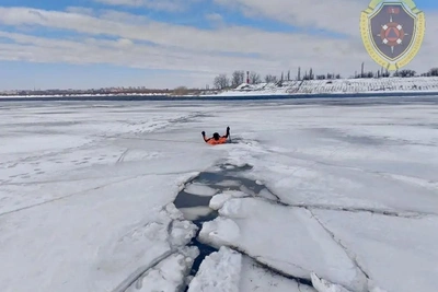 В Волжском ищут мужчину, провалившегося под лед