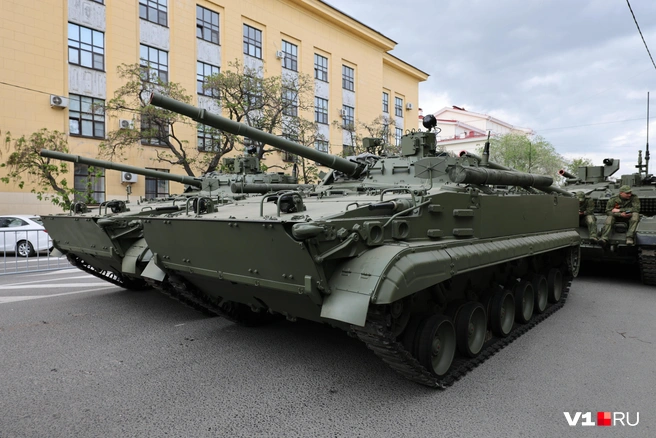 БМП, судя по окраске, только-только с завода | Источник: Алексей Волхонский / V1.RU