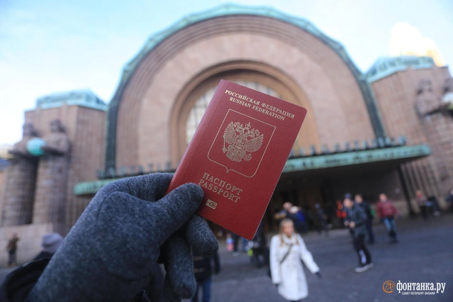 Основной массив обращений граждан на оформление загранпаспорта приходится на предотпускной сезон | Источник: Сергей Михайличенко / FONTANKA.RU
