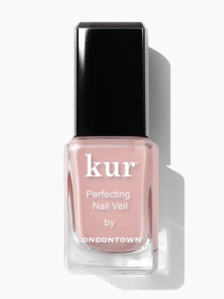 Лак для ногтей Lakur Enhanced Colour Jane Austen LondontownЛак создает высокопигментированное покрытие и ухаживает за ногтевой пластиной. Запатентованный комплекс в составе укрепляет ногти и продлевает стойкость покрытия. Средство разработано по формуле 16-Free и не содержит агрессивных компонентов.