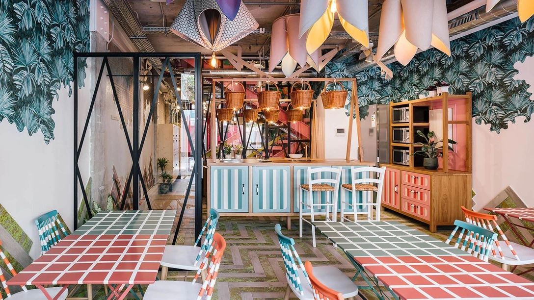 Яркий коворкинг в духе архитектуры Гауди (фото 0)