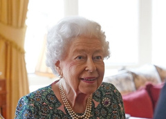 У 95-летней Елизаветы II отказывают ноги