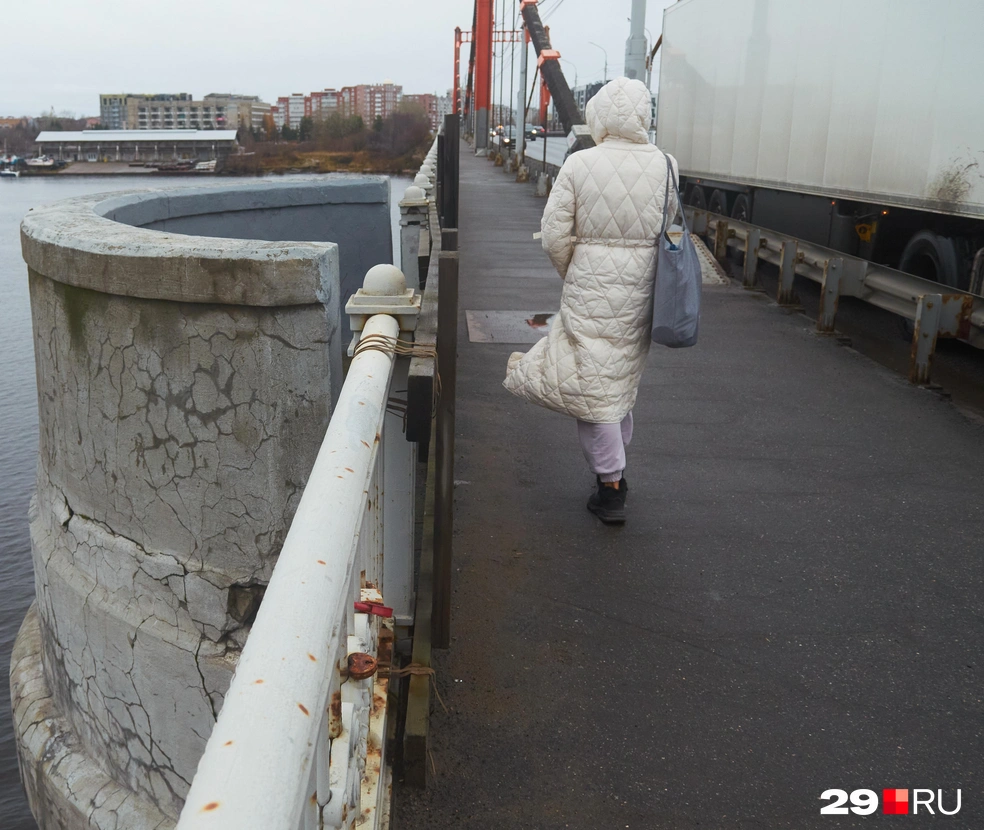 Их четыре — все покрыты трещинами и выбоинами | Источник: Антон Данилов / 29.RU