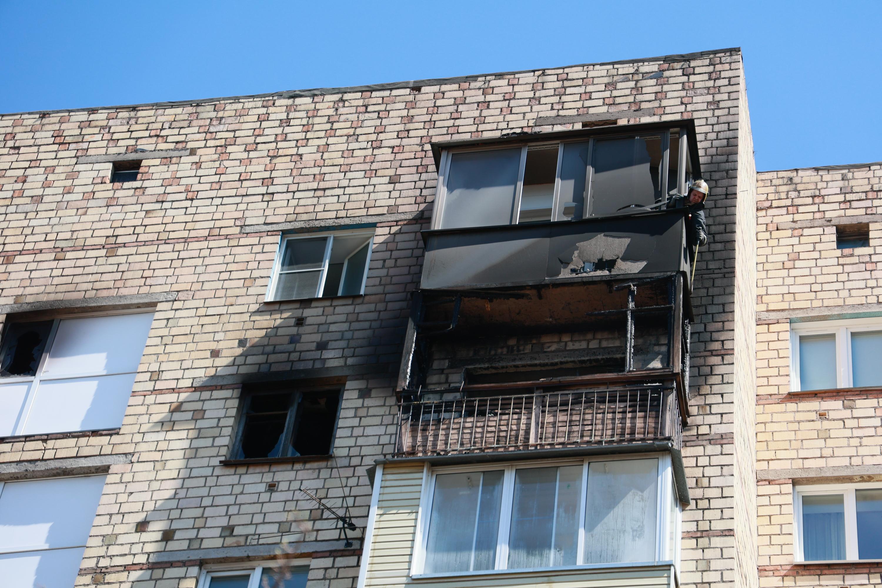 В пожаре на улице Свердловская, 9 в Красноярске погибла взрослая женщина,  которая пришла в гости - 7 мая 2024 - НГС24.ру