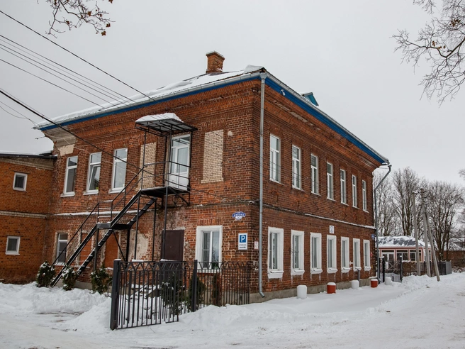 Дом милосердия купца Лобова находится в Поречье-Рыбном | Источник: Кирилл Поверинов / 76.RU