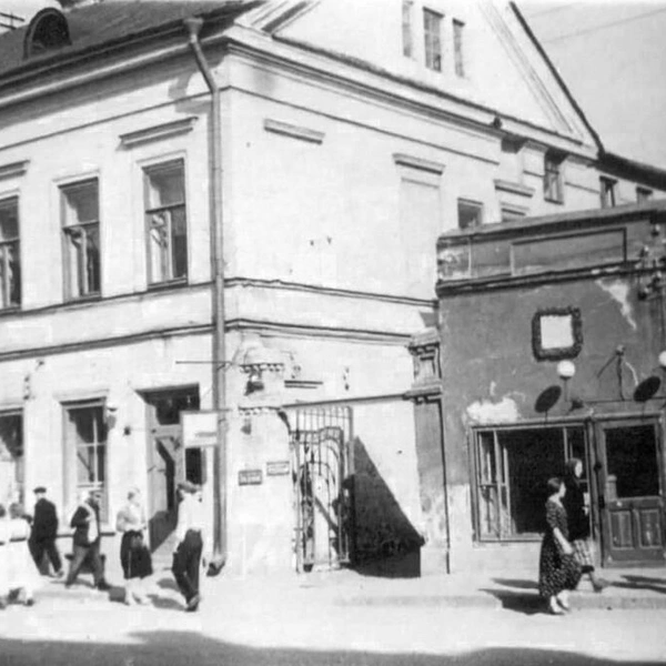 Пешеходной Большая Покровская стала сравнительно недавно | Источник: pastvu.com