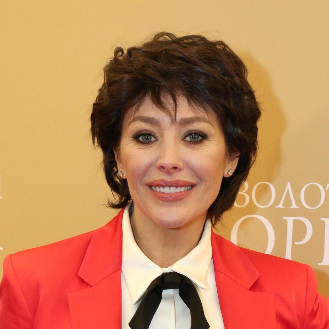 Екатерина Волкова страстно целуется с новым возлюбленным: им оказался женатый коллега по сериалу «Скорая помощь»