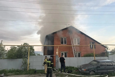 Полицейский спас из огня семью из пяти человек в Миассе