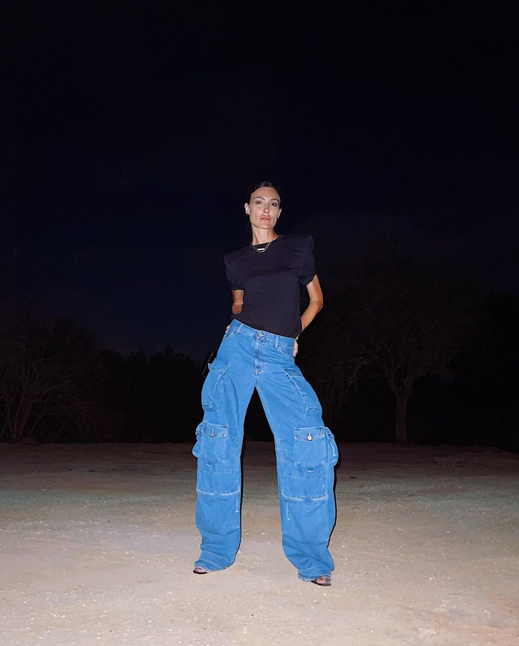 Джорджия Тордини показывает самые модные джинсы будущей осени. Но не каждая рискнет их надеть