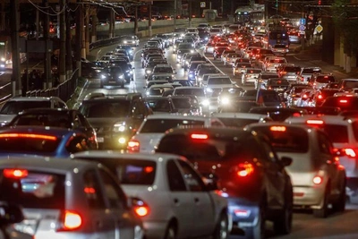 Truck fire causes 9-kilometer traffic jam on M-4 highway