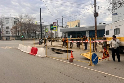 В «УСТЭКе» назвали причину провала асфальта в Челябинске