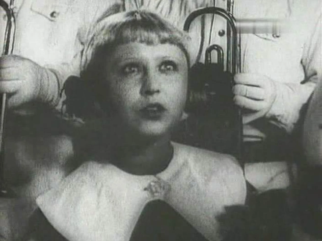 В 27 лет актриса выглядела намного моложе | Источник: кадр из фильма «Леночка и виноград» (0+), реж. Антонина Кудрявцева, киностудия «Ленфильм», 1936 год