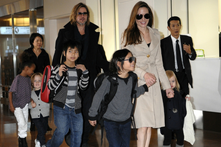 Грустный праздник: Джоли старается отвлечь детей в 6-ю годовщину свадьбы с Питтом
