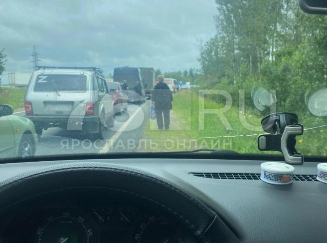 В Ярославской области перекрывали трассу М-8 «Холмогоры» | Источник: читатель 76.RU