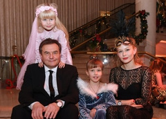 Алексей Учитель и Юлия Пересильд развивают способности дочерей