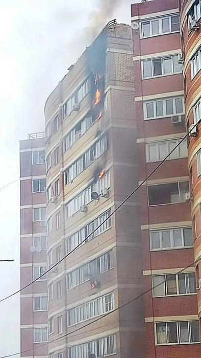 Горят этажи и территория завода. БПЛА попали в дома в Подмосковье | Источник: Официальный канал губернатора Московской области Андрея Воробьева / «Телеграм»
