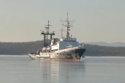 Моряки ТОФ спасли упавшего за борт филиппинца