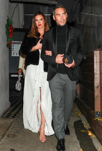 Алессандра Амбросио и Ричард Ли в Лос-Анджелесе | marieclaire.ru