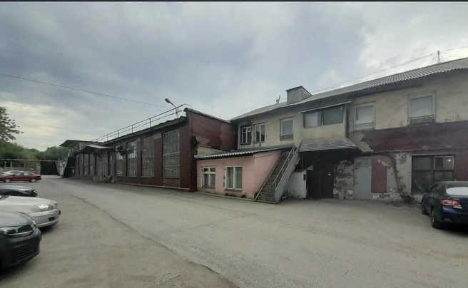 Помещения использовали под цеха и склады | Источник: Maps / Yandex 