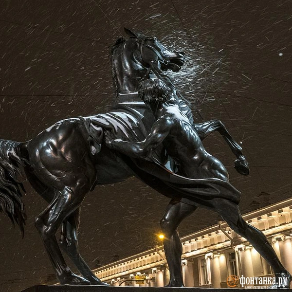 Не только Медный всадник: какие кони «охраняют» Петербург | Источник: Михаил Огнев / FONTANKA.RU