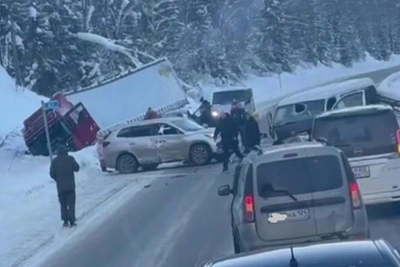 Five-Vehicle Accident on R-257 Highway Near Krasnoyarsk