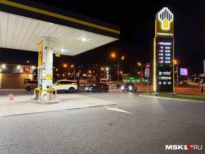 Вереница на второй заправке | Источник: Иветта Авраамова / MSK1.RU