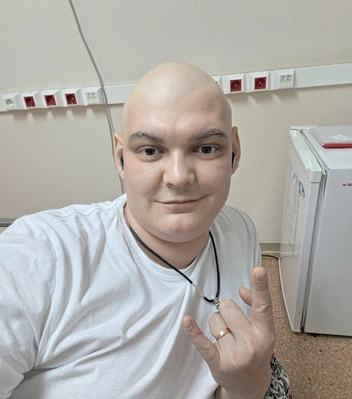 Своего внешнего вида молодой человек не стесняется | Источник: личный архив Александра