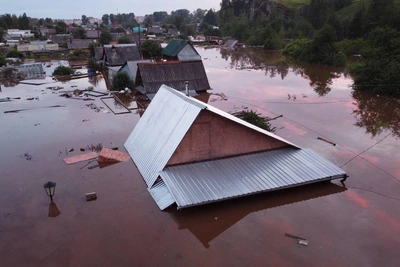 Жители рассказали, как их дома за ночь ушли под воду
