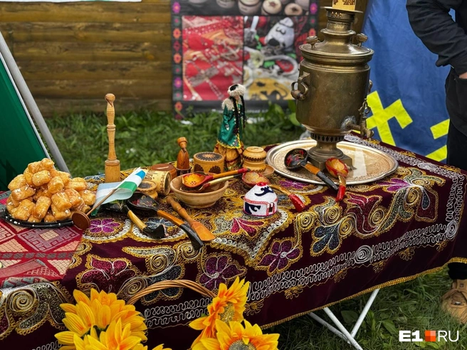Баурсаки с чаем хотите? | Источник: E1.RU