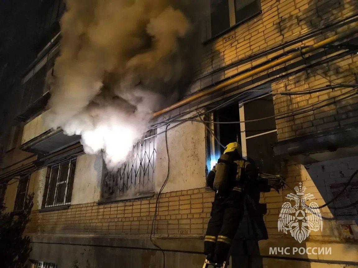 Ночной пожар на улице Клары Цеткин в Челябинске: эвакуированы почти 40  человек - 30 июня 2023 - 74.ру