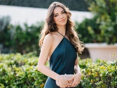 15-летняя дочь Брежневой украла славу мамы, записав ролик под ее песню