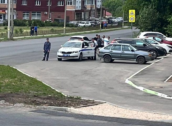 Полиция проводит массовую остановку машин на Славянском проспекте | ya62.ru