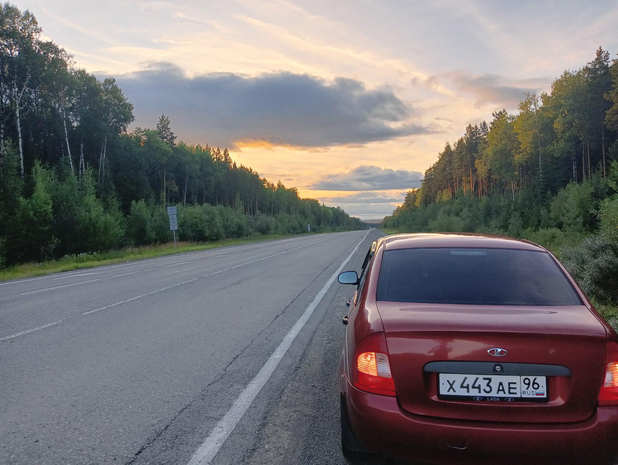 На свердловской трассе лихач на Hyundai окатил щебнем чужую машину и  повредил ее - 1 августа 2023 - Е1.ру