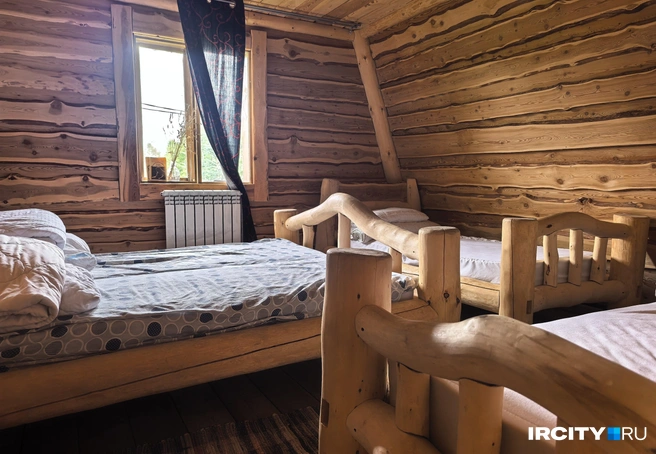 Мебель, сделанная руками старого хозяина дома | Источник: Алена Кашпарова / «ИрСити»