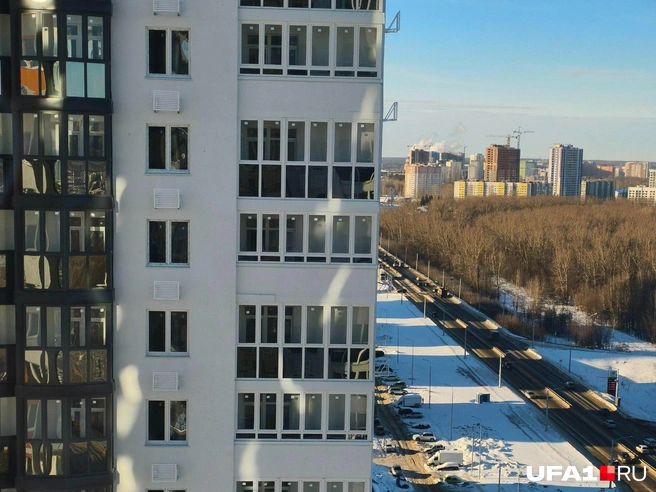 Вид из окна в целом хороший, можно подглядывать за соседями | Источник: Булат Салихов / UFA1.RU